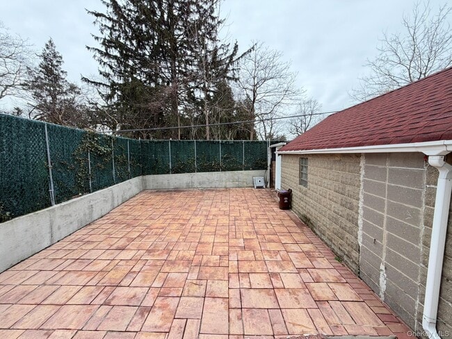 Building Photo - 137-02 64th Rd