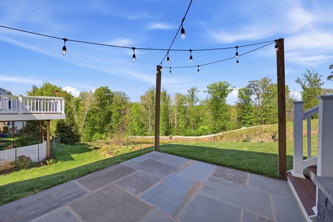 Building Photo - 4435 Sunset Dr