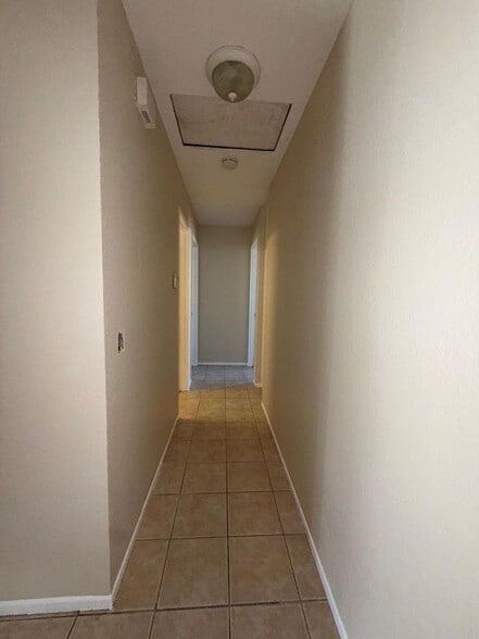 Building Photo - 14884 Rockridge Ln