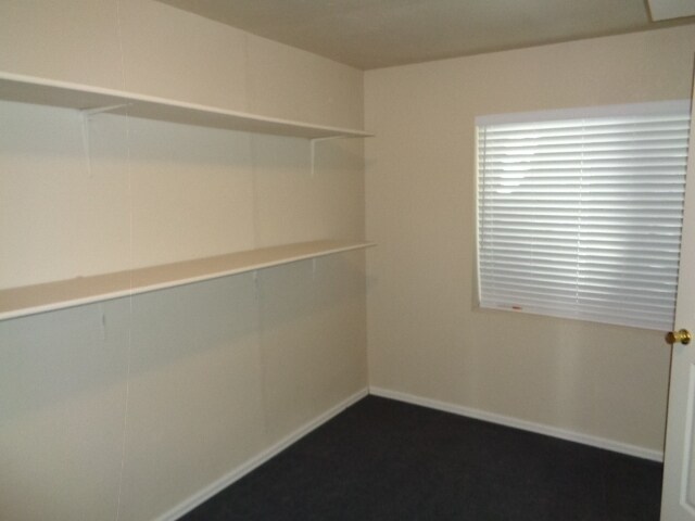 Building Photo - 2325 Hyacinth Rd