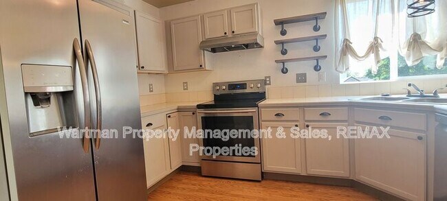 Building Photo - 3241 Viero Dr