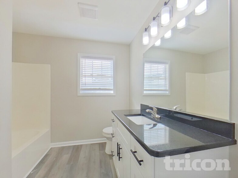 Building Photo - 359 River Trace Dr