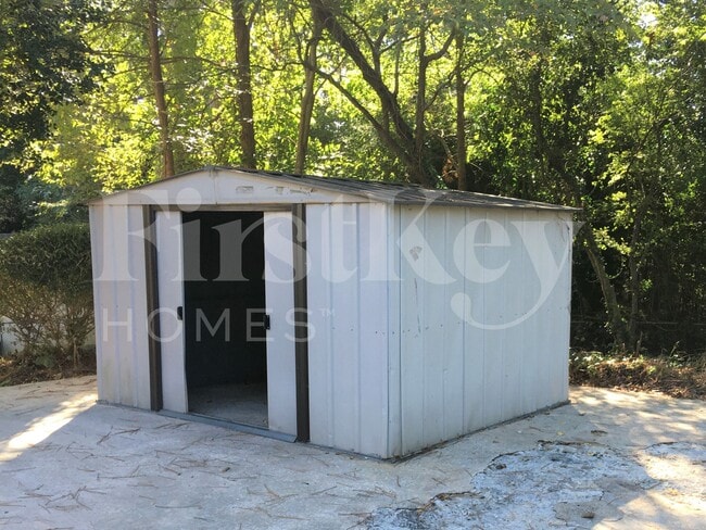 Building Photo - 3393 Woods Dr