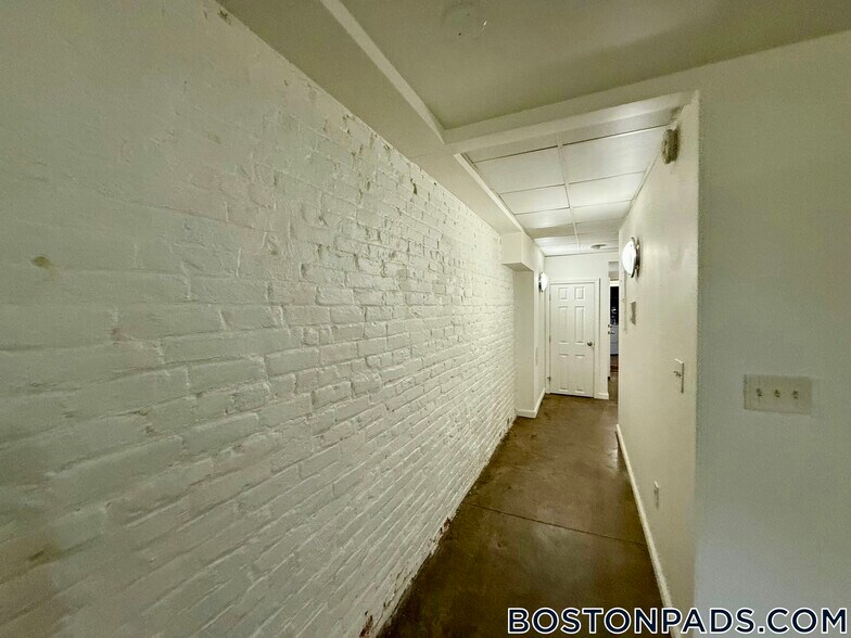 Building Photo - 72 Frankfort St