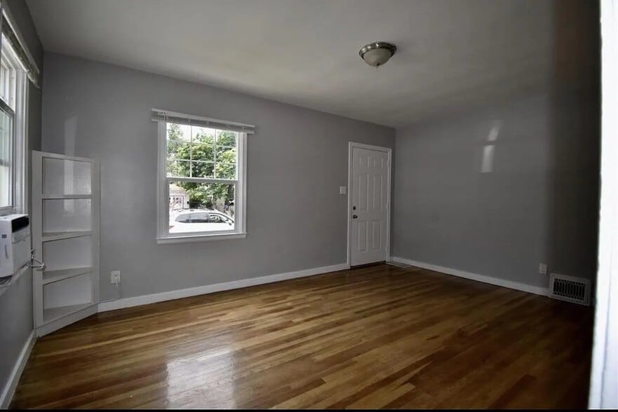 Building Photo - 651 Cheney St