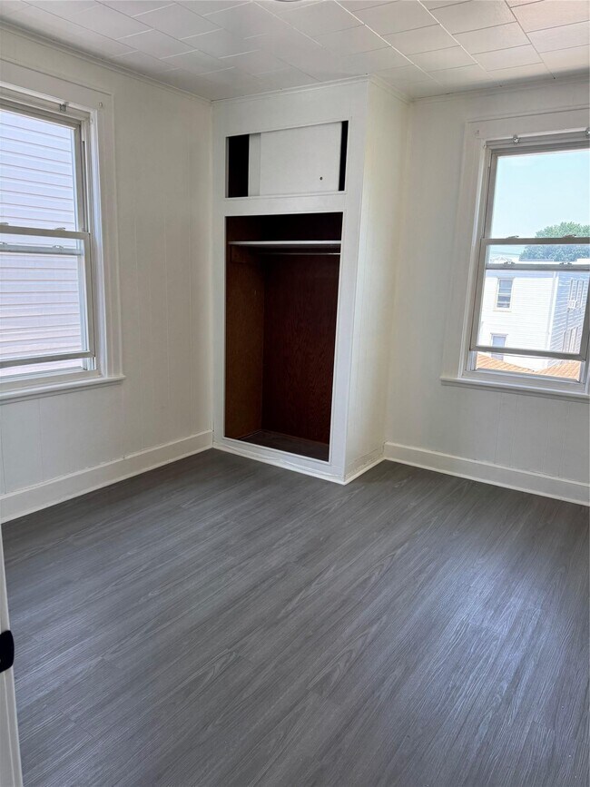 Building Photo - 77-37 66th Dr