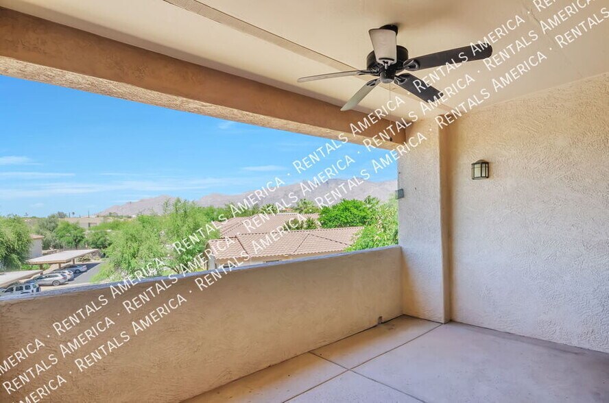 Building Photo - 2550 E River Rd