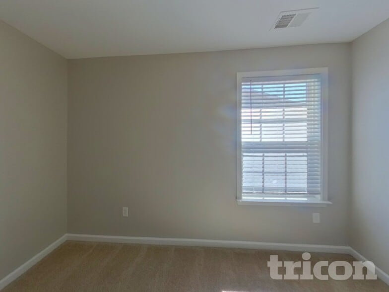 Building Photo - 127 Dunnsmore Dr