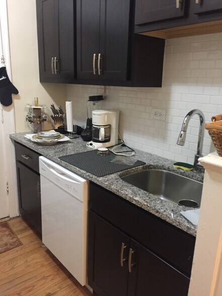 Building Photo - 2357 N Kenneth Ave