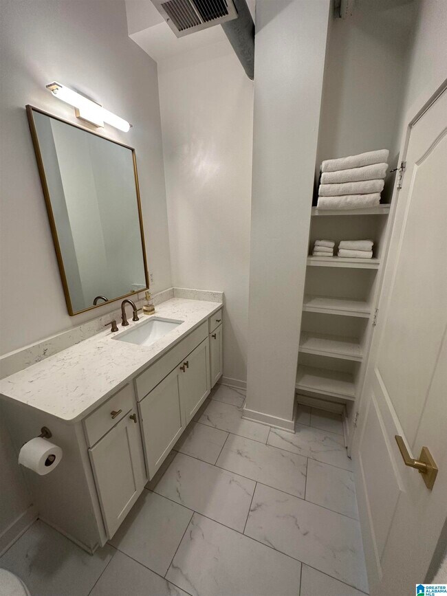 Building Photo - 300 20th St N