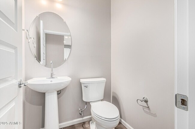 Building Photo - 733 E Commonwealth Ave