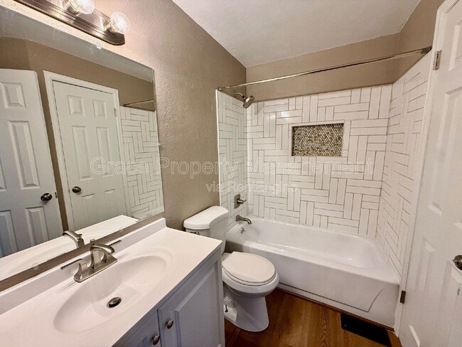 Building Photo - 4463 E 122nd Ct