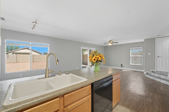 Building Photo - Charming El Mirage Rental – 3 Bedrooms, 2....