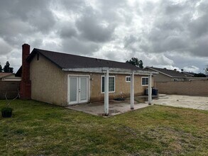Building Photo - Ontario single 3 bed 2 bath single house