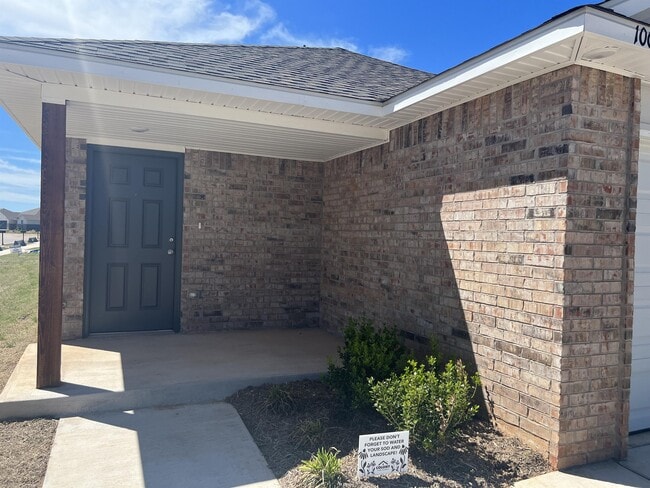 Building Photo - 1009 Ichabod Cir