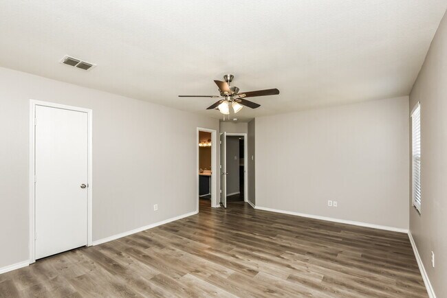 Building Photo - 9104 Old Clydesdale Dr