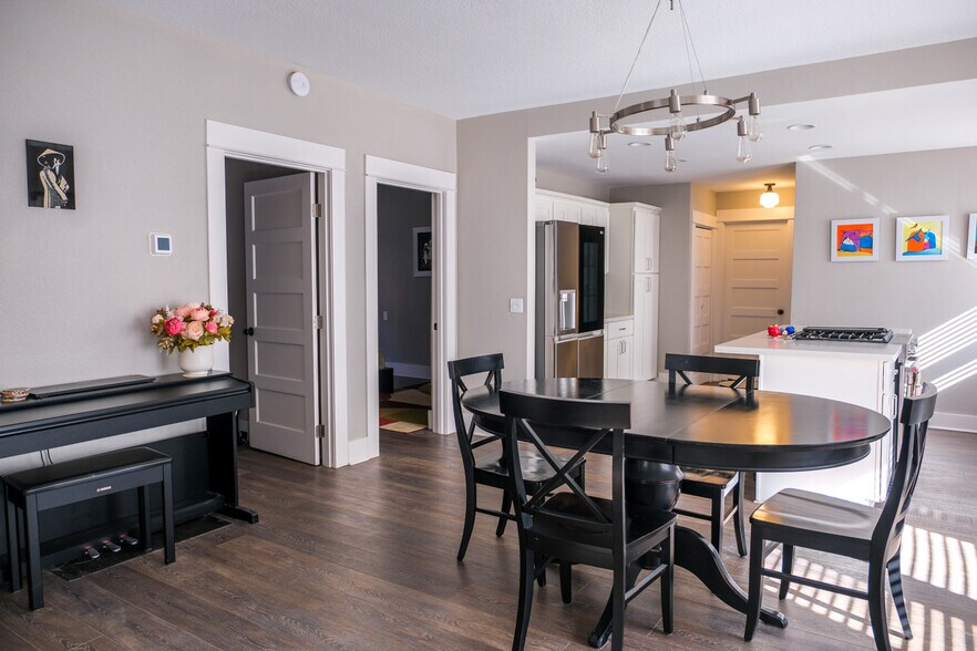 Building Photo - 5530 N Haight Ave