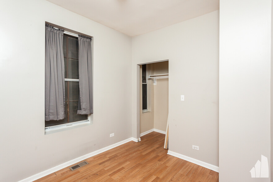 Building Photo - 948 W Willow St