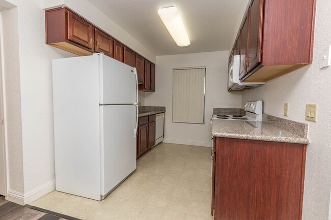 Building Photo - Charming 1 Bedroom Condo