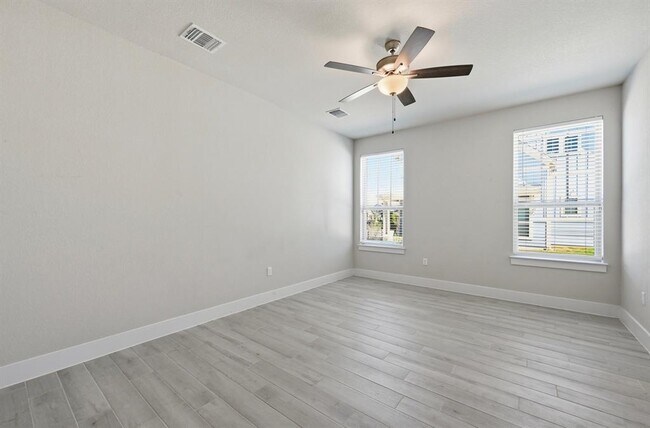 Building Photo - 8401 Orizzonte St