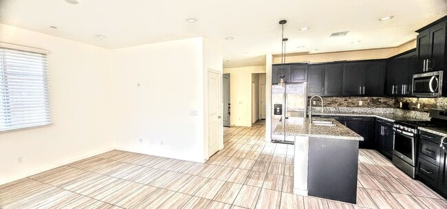 Building Photo - Gorgeous 4 Bedroom 4Bath Home With Solar a...