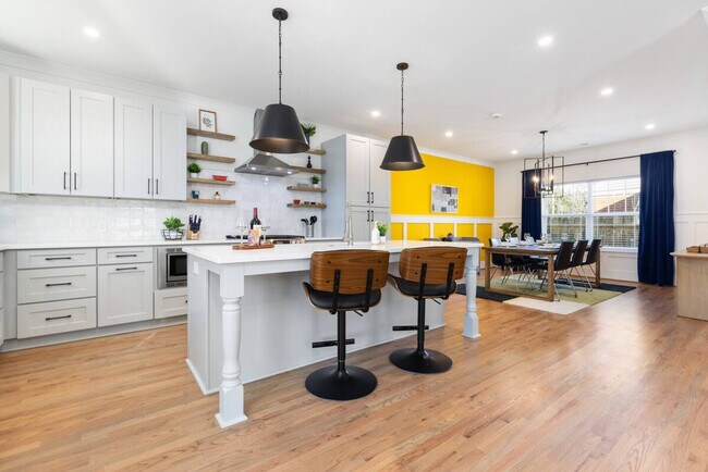 Building Photo - 806 Colorado Ave