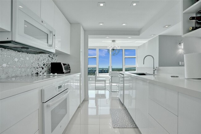 Building Photo - 1620 S Ocean Blvd