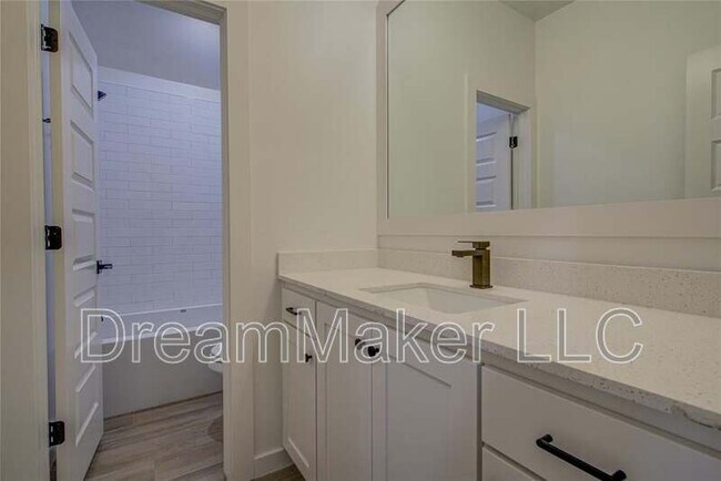 Building Photo - 126 Hope Ave