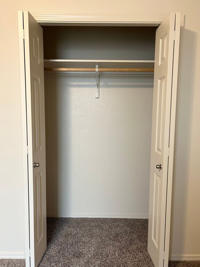 Building Photo - Modern Layout, Private Backyard, Prime Location |3 bed 2.5 bath Home in Nampa