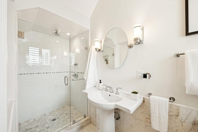 Building Photo - NOB HILL TOWNHOME FOR RENT - $13,000/mo