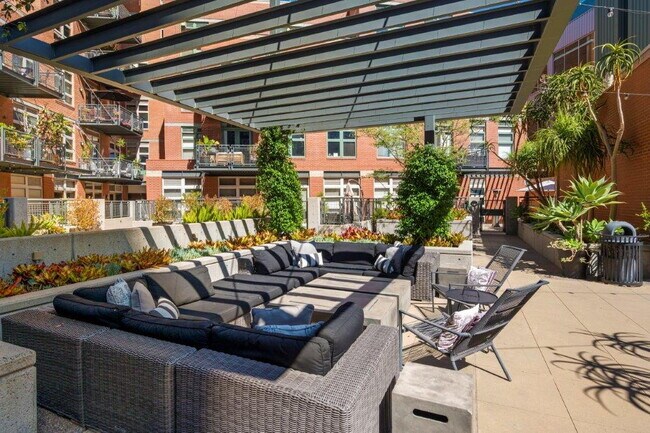 Building Photo - $3,695 - 1 Bed + Den / 1.5 Bath Condo at Parkloft Residence in Downtown San Diego