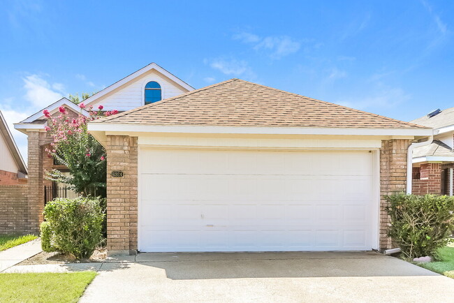Building Photo - 6924 Aston Dr