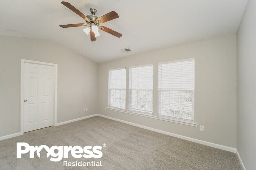 Building Photo - 10453 Roundleaf Dr