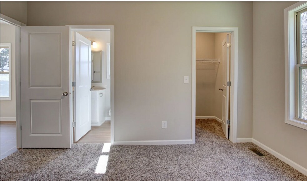 Building Photo - 420 S 2nd St