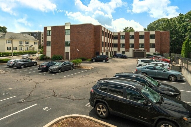 Building Photo - 99 Chestnut Hill Ave
