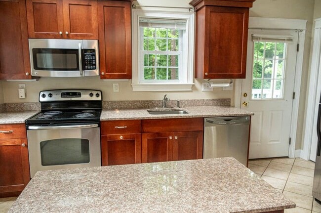 Building Photo - 13 Anthoine Rd