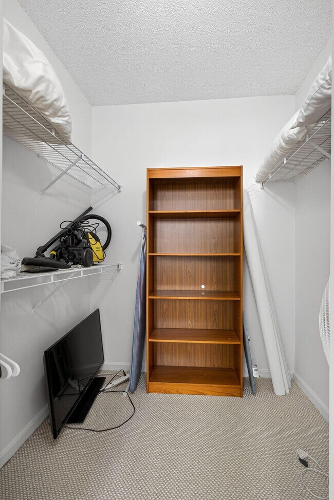 Building Photo - 720 S Sapodilla Ave