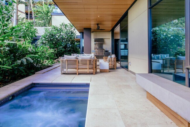 Building Photo - Park Lane Garden Suite