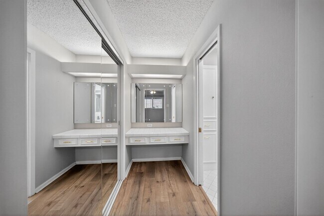 Building Photo - Beautifully refreshed 3-bedroom, 2-bath ranch-style home, located in the sought-after Colonies No...