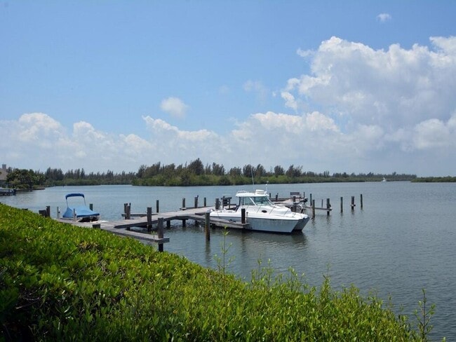 Building Photo - 5151 Jimmy Buffett Mem Hwy