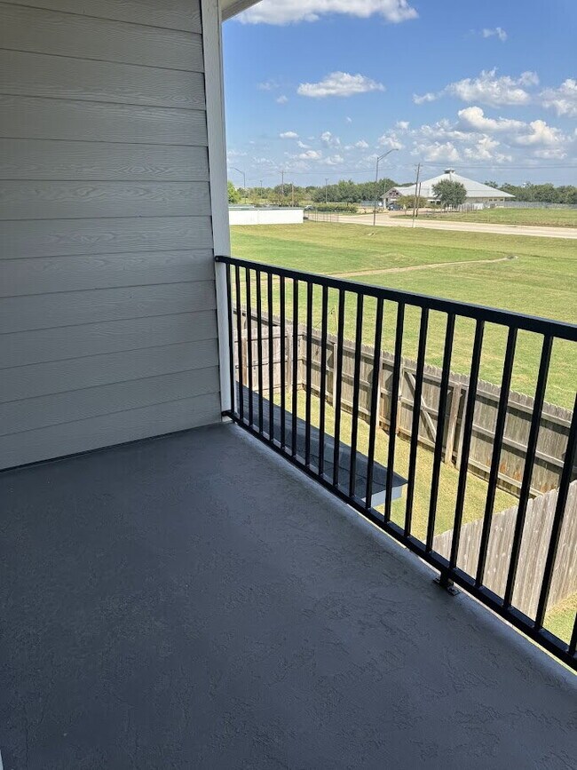 Building Photo - Welcome Home!!