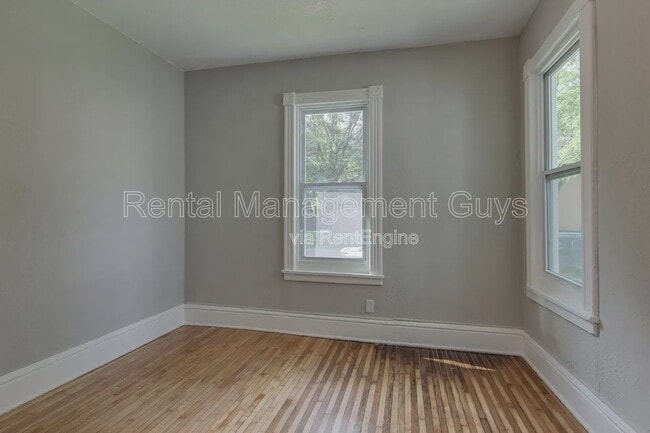 Building Photo - 1500 N Irving Ave