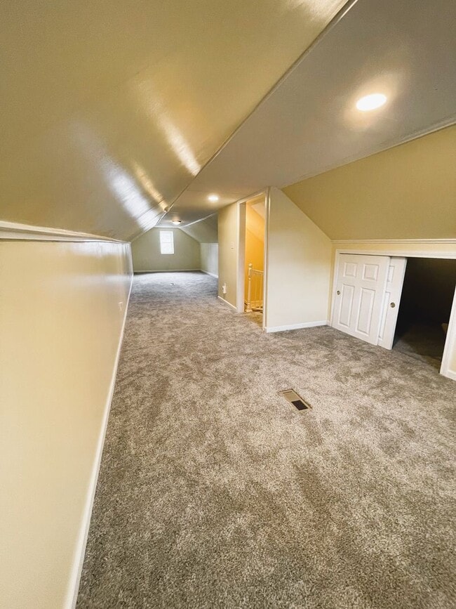 Building Photo - 5621 Pernod Ave