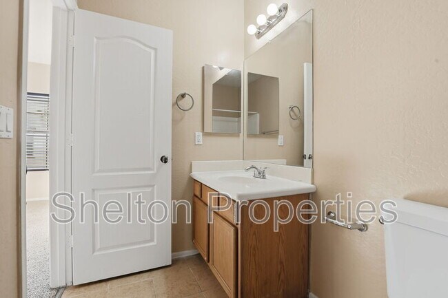 Building Photo - 15818 N 25th St