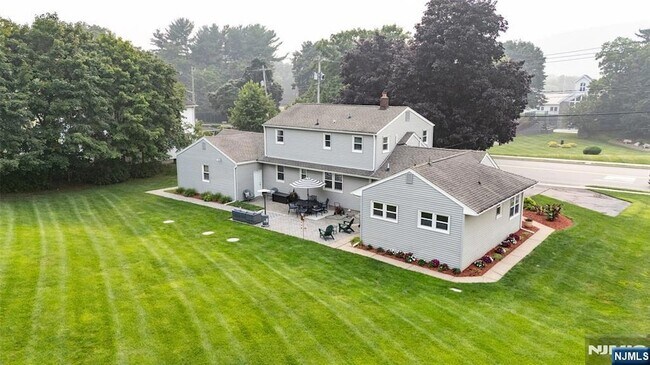 Building Photo - 326 Ramapo Valley Rd