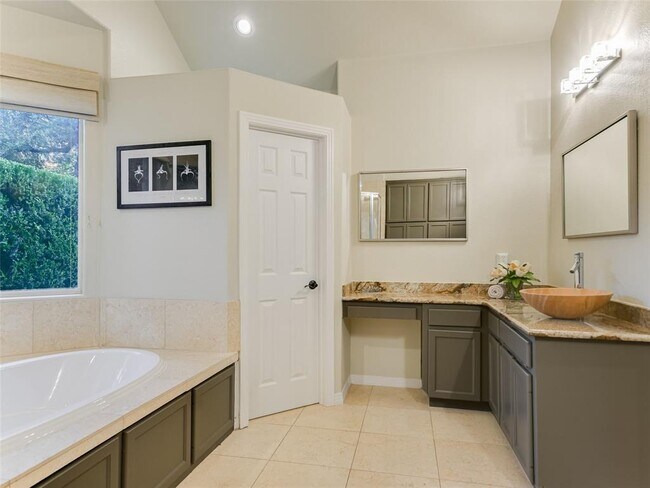 Building Photo - 417 Beardsley Ln