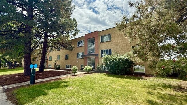 Front grass view - COTTONWOOD APARTMENTS