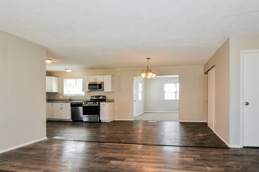 Building Photo - 1570 Tahoe Dr