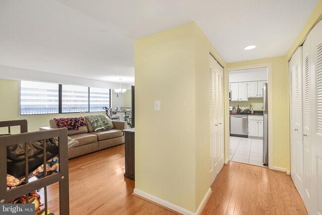 Building Photo - 3713 S George Mason Dr