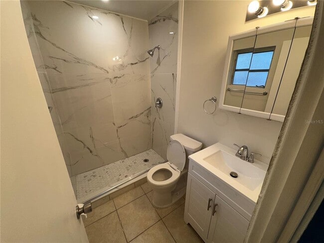 Building Photo - 215 Park Blvd S